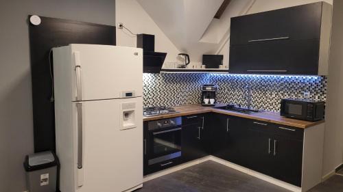 Gyula Apartamento | Men's World