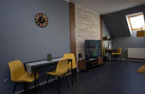Gyula Apartamento | Men's World