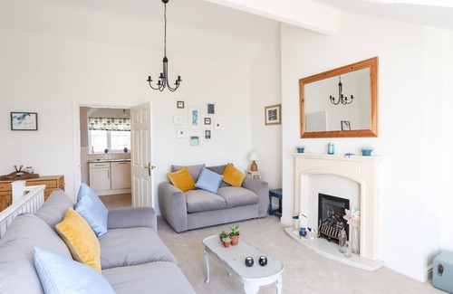 Y Felinheli Casa | MENAI VIEW, family friendly, country holiday cottage in Y Felinheli