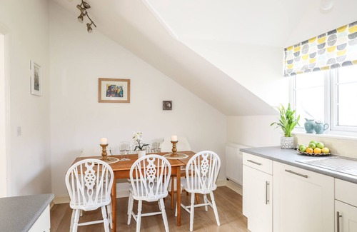 Y Felinheli Casa | MENAI VIEW, family friendly, country holiday cottage in Y Felinheli
