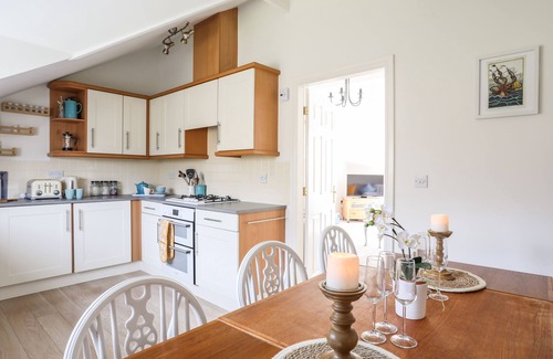 Y Felinheli Casa | MENAI VIEW, family friendly, country holiday cottage in Y Felinheli