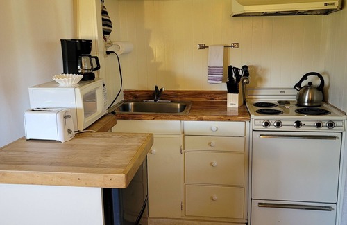 Mendocino Apartamento | Mendocino Garden Studio #1, Full kitchen