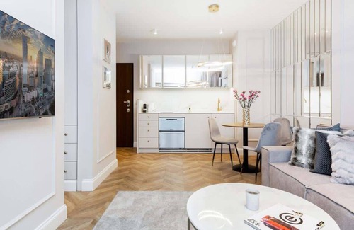 Mirow Apartamento | Apartamento en Varsovia Mennica Residence 111 con desayuno