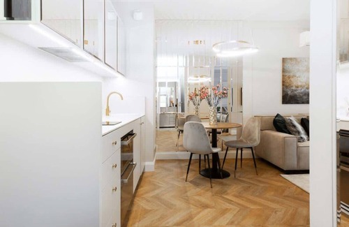 Mirow Apartamento | Apartamento en Varsovia Mennica Residence 111 con desayuno