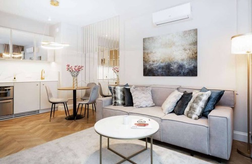 Mirow Apartamento | Apartamento en Varsovia Mennica Residence 111 con desayuno