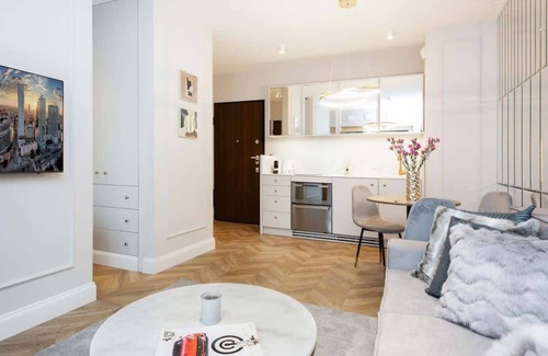 Mirow Apartamento | Apartamento en Varsovia Mennica Residence 111 con desayuno