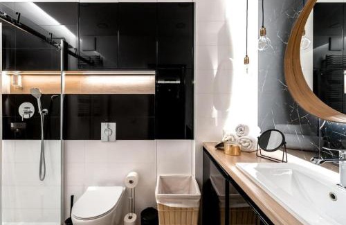Mirow Apartamento | Mennica Residence - Stylish 2-Bedroom Apartment with Private Terrace #144