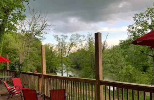 Steelville Casa | Meramec Riverside Lodge & Retreat-Mark Twain Suite
