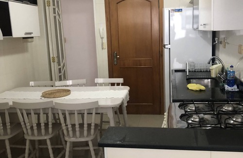 Gonzaga Apartamento | Mercados, padarias, restaurantes, shopping, farmácias, sorveteria, tudo a pé!