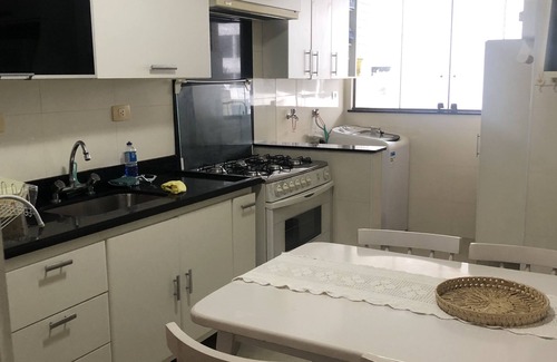 Gonzaga Apartamento | Mercados, padarias, restaurantes, shopping, farmácias, sorveteria, tudo a pé!
