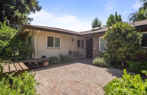 Merced Casa | "Merced Manor: Luxurious 6BR Home for Ultimate Comfort and Convenience"