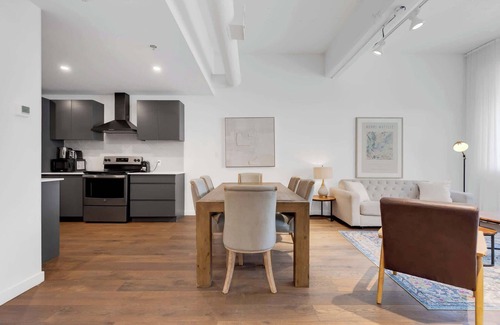 Downtown Montreal Apartamento | Mercer Downtown|2BDRS-2BA|6 Guests