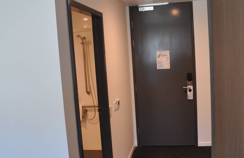 Birtinya Hotel | Mercure Sunshine Coast Kawana Waters