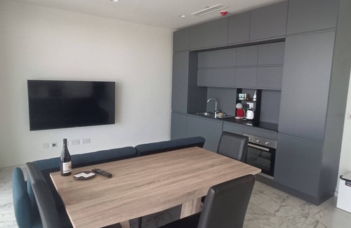 Tal-Ghoqod Apartamento | Mercury Tower 13thFloor Studio Panoramic Views in Iconic Zaha Hadid, St. Julians
