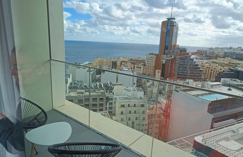 Tal-Ghoqod Apartamento | Mercury Tower 13thFloor Studio Panoramic Views in Iconic Zaha Hadid, St. Julians