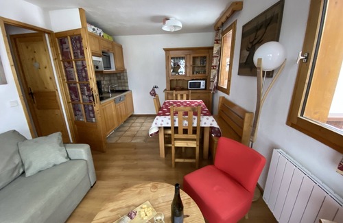 Les Allues Apartamento | MERIBEL-MOTTARET 3 habitaciones para 6 personas con vista al balcón MERIBEL Y LA MONTAÑA