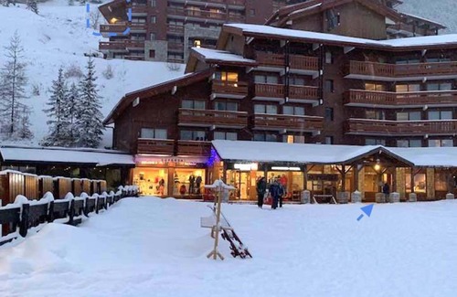 Les Allues Apartamento | MERIBEL MOTTARET ESQUÍ TODO INCLUIDO EN EL PIE, DUPLEX LUJOSO 4 * EN PAZ, PARKIN