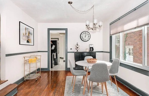 Meridian-Kessler Casa | Meridian Kessler / Broadripple Charmer! ~ oasis steps away from food/drink/shops