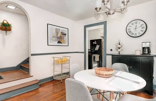 Meridian-Kessler Casa | Meridian Kessler / Broadripple Charmer! ~ oasis steps away from food/drink/shops