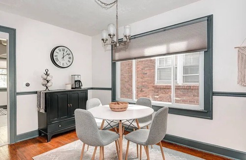Meridian-Kessler Casa | Meridian Kessler / Broadripple Charmer! ~ oasis steps away from food/drink/shops