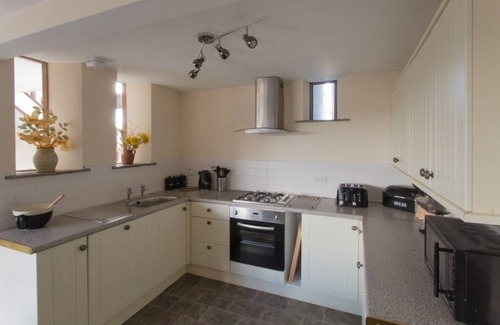 Llandovery Casa | Merlin Cottages: 4 * Merlin Granero, Sala de juegos, actividades al aire libre cercanas