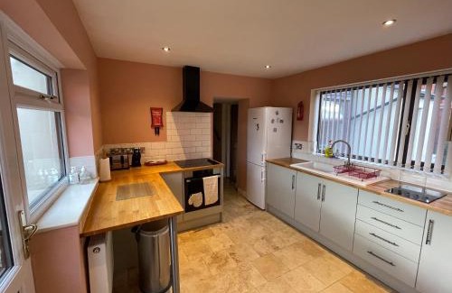 Rhosllanerchrugog Casa | Merlin House