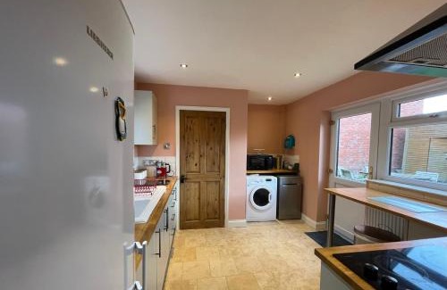 Rhosllanerchrugog Casa | Merlin House