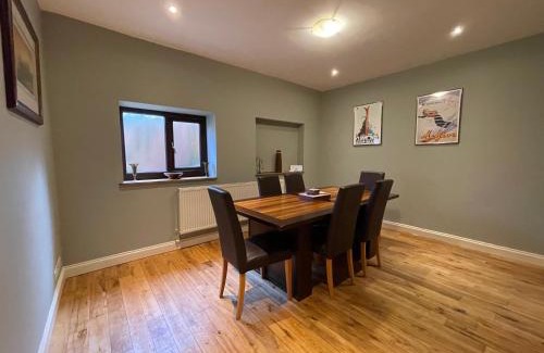 Rhosllanerchrugog Casa | Merlin House