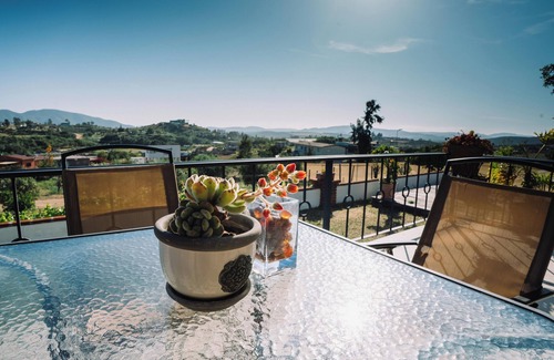 San Antonio de las Minas Cabina | Cabaña Merlot Con vista Panorámica al Viñedo en Quinta Sofía Valle de Guadalupe