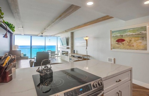 North Pacific Beach Condominio | Mermaid Crossing: 9th fl oceanfront+pool+parking!