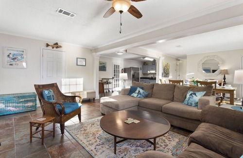 Ocean Springs Casa | Mermaid Dreams: Spacious 3 bedroom - three bath w/ pool in golf cart district!!