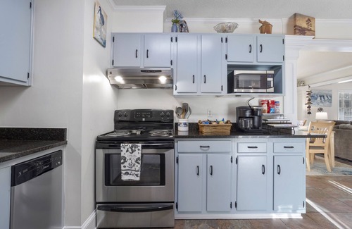 Ocean Springs Casa | Mermaid Dreams: Spacious 3 bedroom - three bath w/ pool in golf cart district!!