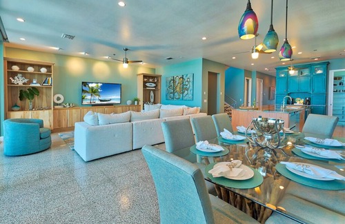 Indian Rocks Beach Casa | ¡CASA DE PLAYA DE 5 DORMITORIOS FRENTE AL GOLFO DE LA SIRENA CON PISCINA!