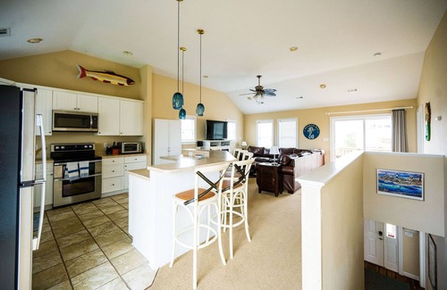 Kill Devil Hills Casa | Mermaid Way - beach 5 min walk, pool w/heater, hot tub, game room, pet friendly