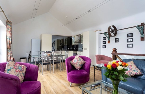 Newtownards Casa | Merok Mill House, Luxury accommodation for 4 persons. 2 x king or 1 King + 2 sng