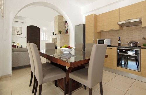 Ayia Thekla Villa | FELIZ - Bungalow de 2 camas en las afueras de Ayia Napa, a 5 minutos en coche del centro turístico