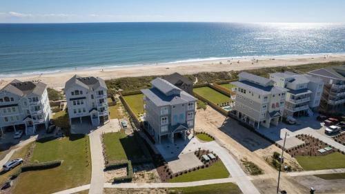 Hatteras Apartamento | MerSea Oceanfront 10 Bedroom Home