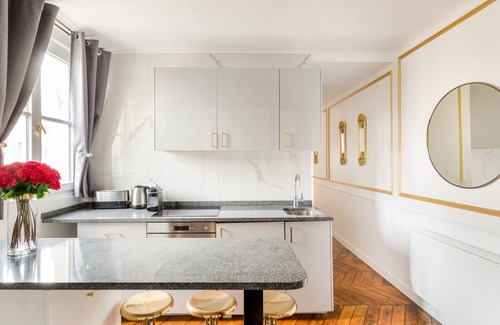 Madeleine Cama Y Desayuno | Merveil Luxury Suites - Royale - Saint Honore view