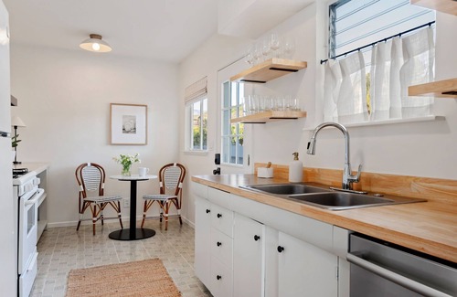 Campanil Casa | Mesa Beach Escape: Close to the Beach with Hot Tub