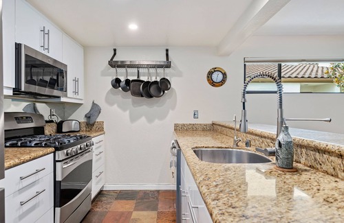 West Mesa Casa | Mesa Cliff Place - Incredibly Located Townhome in Santa Barbara