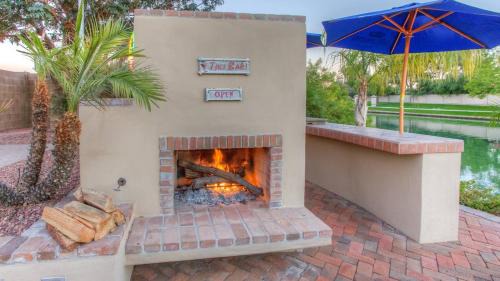 Dobson Ranch Casa | Mesa Lake Front House With Pool and Hot Tub