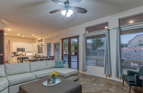 Las Sendas Casa | Mesa Lux: POOL w/Waterfall & Optional Heat, TVs All BRs, Game Room, Corn Hole