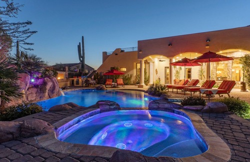 Las Sendas Casa | Mesa LUX + Views: King Beds, TVs & Private BAs All BRs; Pvt POOL/Spa, Putting Green, Roof Deck