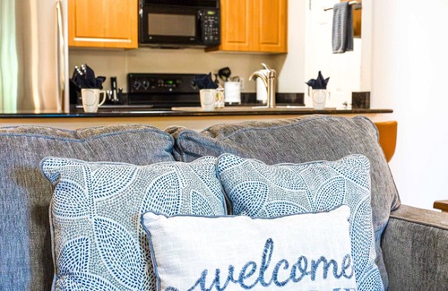 Parkwood Ranch Condominio | Mesa Para Ti! Heated Pools, Garage And More!