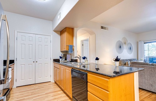 Parkwood Ranch Condominio | Mesa Para Ti! Heated Pools, Garage And More!