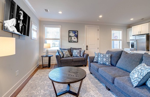 Melrose Cabaña | Mesmerize Melrose - Mins to Broadway - 2 Bedrooms