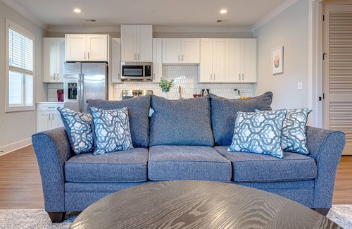 Melrose Cabaña | Mesmerize Melrose - Mins to Broadway - 2 Bedrooms