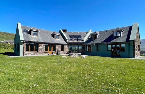 Bothar Bui Casa | Mesmerizing Ocean Drama - 5 Bedroom Oceanfront Home