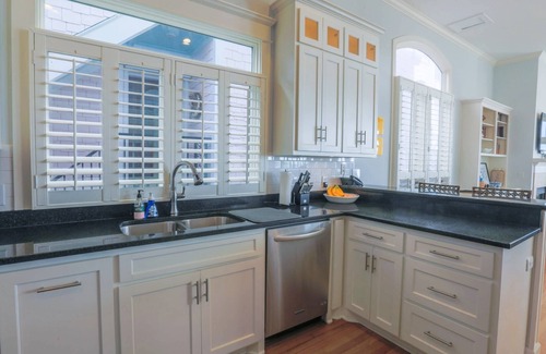 Ocean Point Casa | Mesmerizing Oceanfront Views! 3 Min. Walk to Quiet Beach & Community Pool w/ Cabana