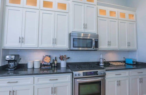 Ocean Point Casa | Mesmerizing Oceanfront Views! 3 Min. Walk to Quiet Beach & Community Pool w/ Cabana